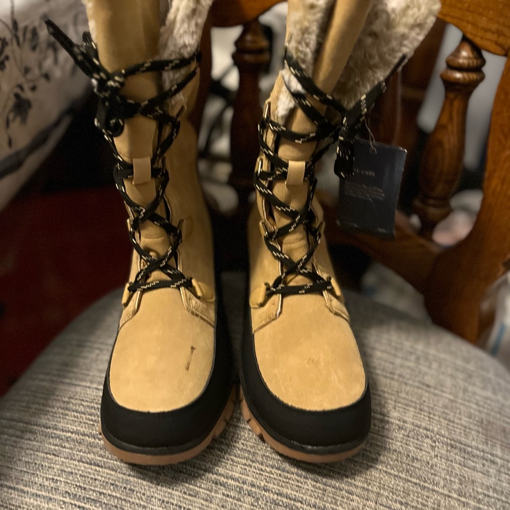 Universal Thread Suede Boots Men’s size 9 NWT